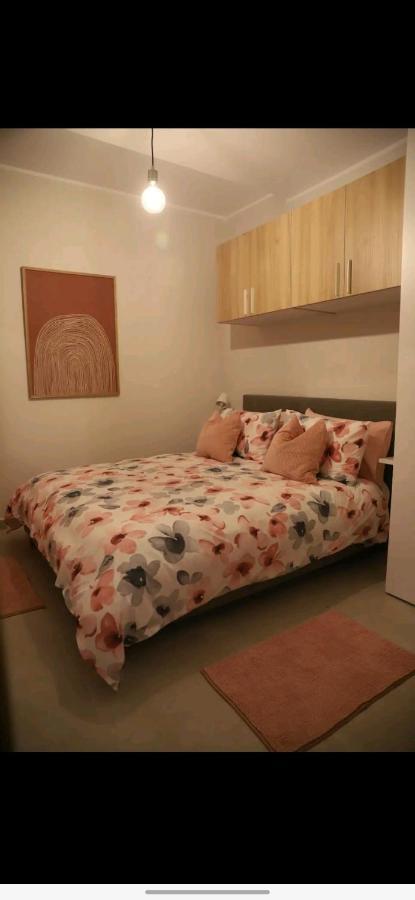 Lovely Holiday Home Next To Bus Terminus 세인트폴스베이 외부 사진