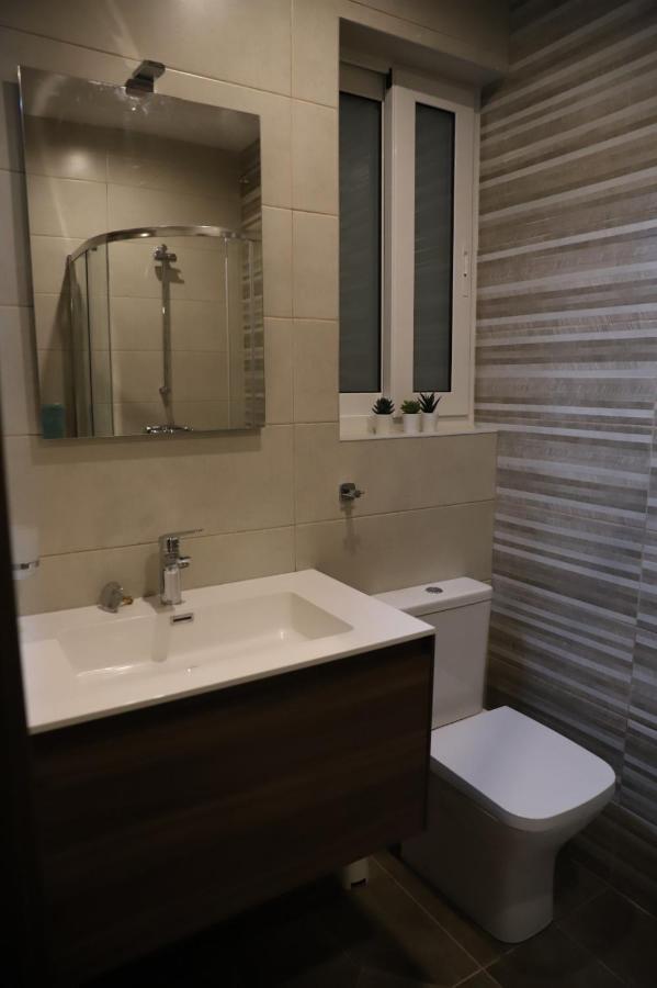 Lovely Holiday Home Next To Bus Terminus 세인트폴스베이 외부 사진