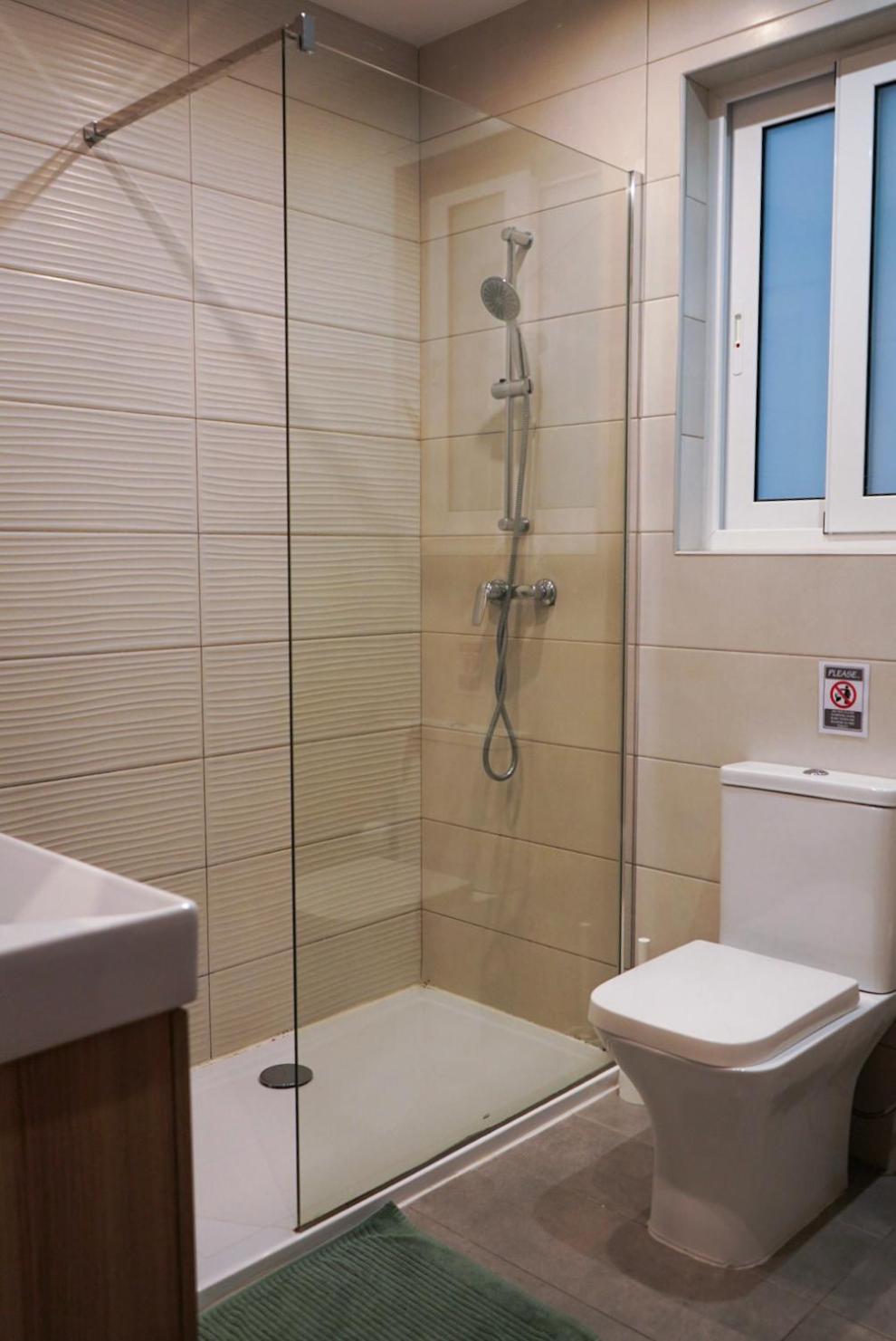 Lovely Holiday Home Next To Bus Terminus 세인트폴스베이 외부 사진