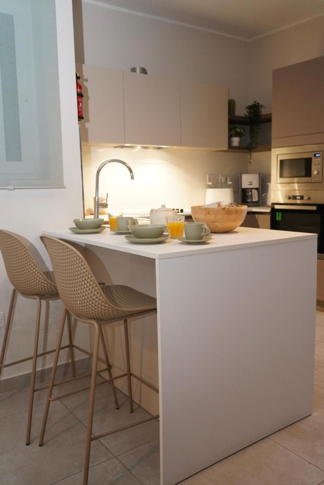 Lovely Holiday Home Next To Bus Terminus 세인트폴스베이 외부 사진
