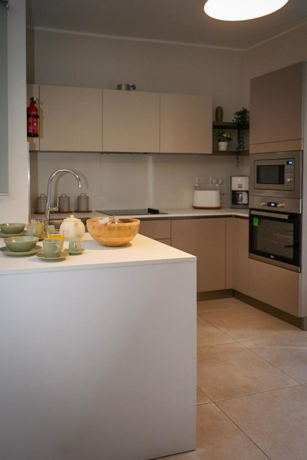 Lovely Holiday Home Next To Bus Terminus 세인트폴스베이 외부 사진